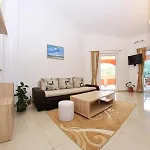 In With Sea View, Terrace, Air Conditioning, Wi-fi *