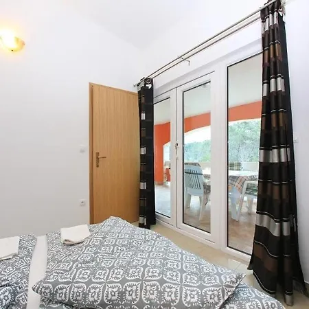 In With Sea View, Terrace, Air Conditioning, Wi-fi Vir