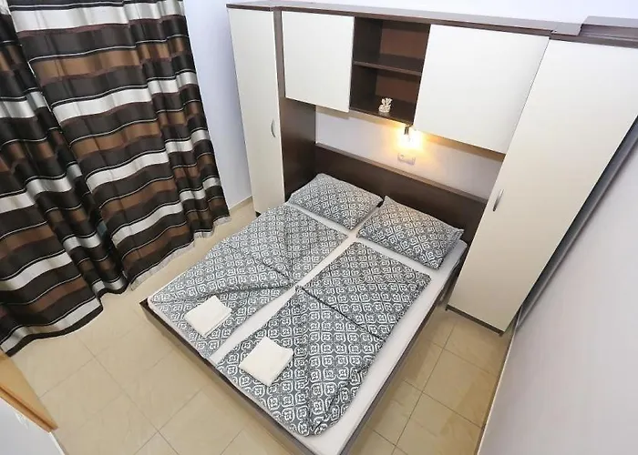 In With Sea View, Terrace, Air Conditioning, Wi-fi Vir