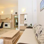 In With Sea View, Terrace, Air Conditioning, Wi-fi * Vir